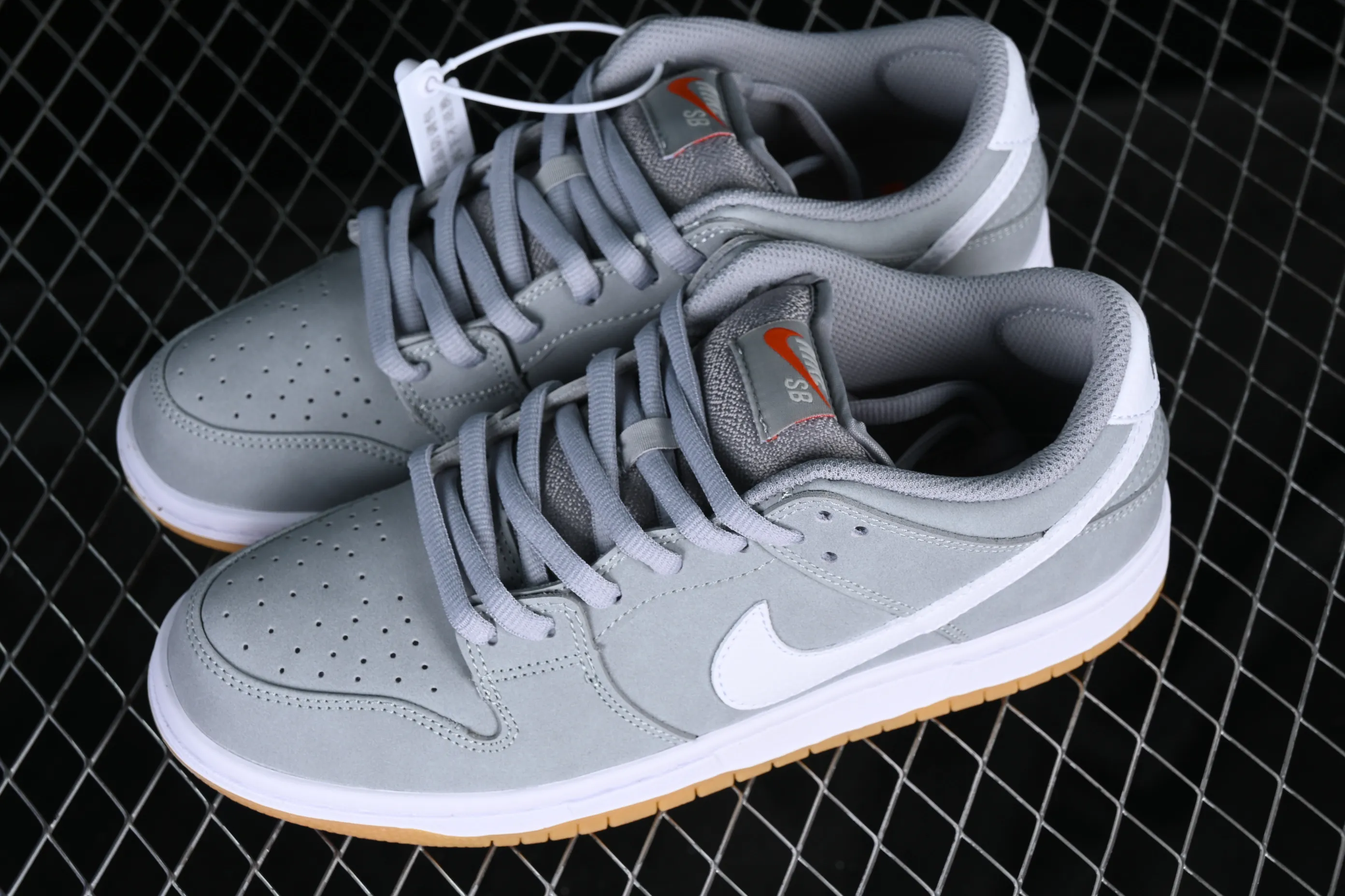 All Categories Nk SB Dunk Series Nk SB Dunk Low Low-top sneakers Cost-effective version Nk SB Dunk Low "Grey Gum" gray raw rubber SB low-top casual sneakers DV5464-001